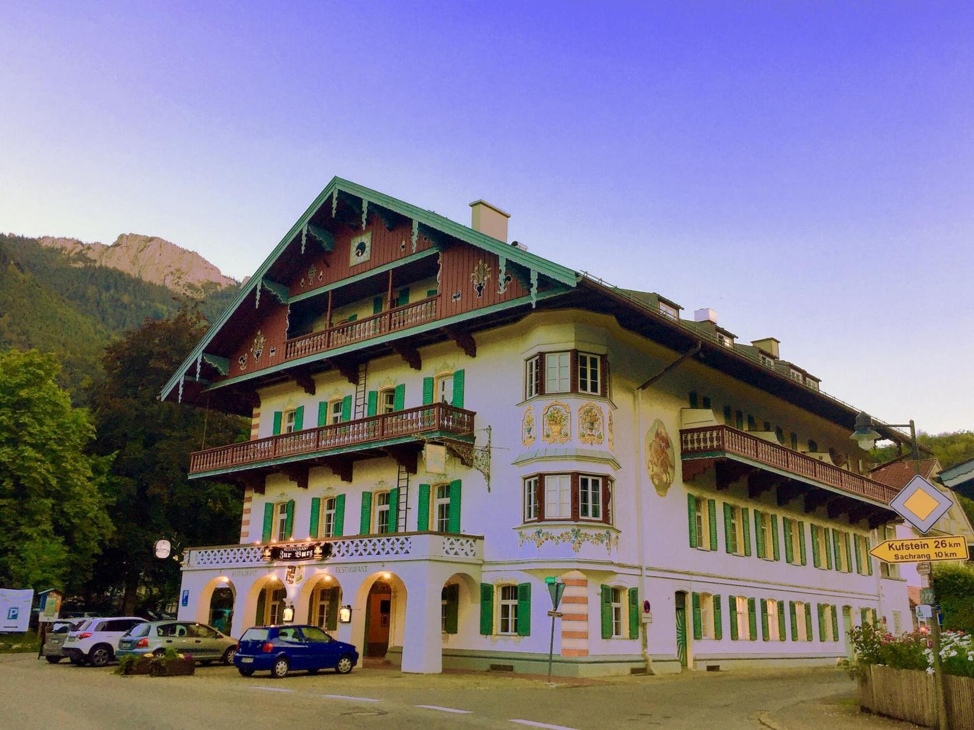 Burghotel Aschau アシャウ・イム・キームガウ エクステリア 写真